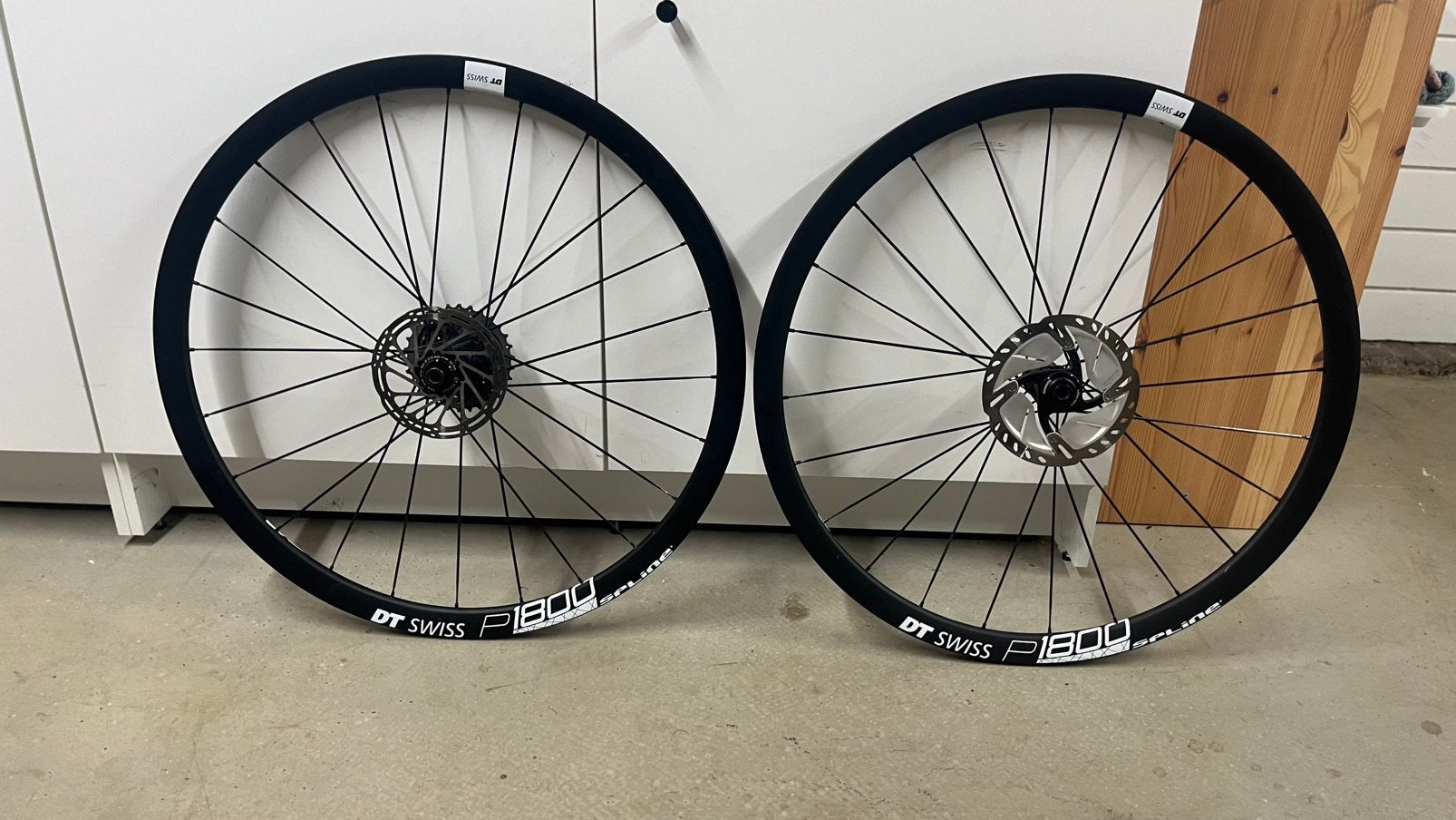 DT Swiss P1800 Spline 32 Wielset tubeless steekassen., Ophalen of Verzenden, Zo goed als nieuw