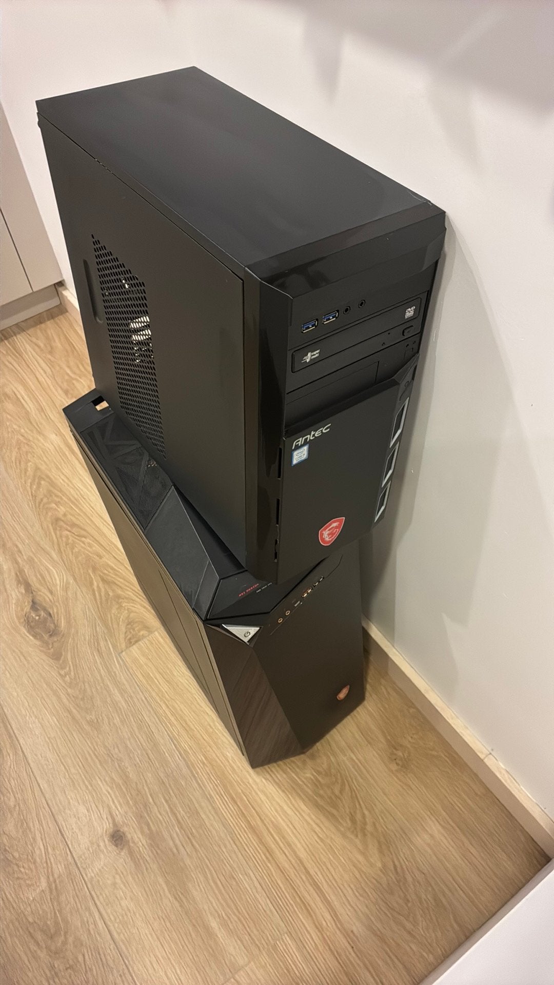 Msi behuizingen, Computers en Software, Ophalen, Zo goed als nieuw