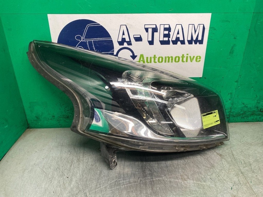 PHARE / OPTIQUE AVANT DROIT Opel Vivaro (01-2014/12-2019), Opel, Utilisé, Rixbecker Straße 75
59552  Lippstadt, DE, Info@forvia.com