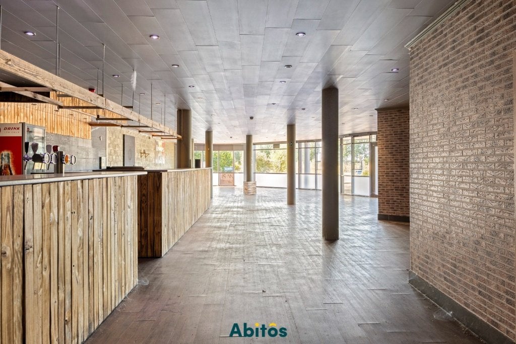 Ruim handelspand met tal van mogelijkheden, Moerbeke, Province de Flandre-Orientale, 500 à 1000 m², 0 kWh/m²/an