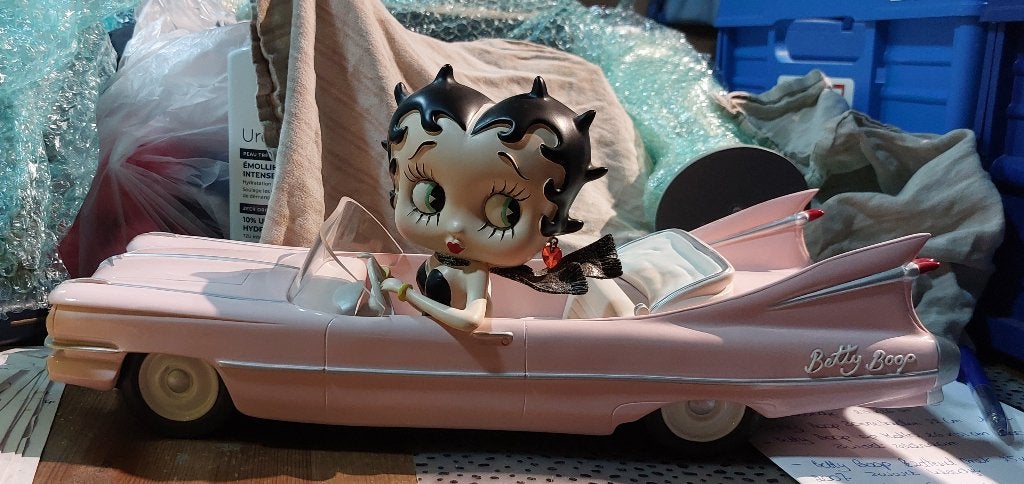 Betty boop beeld roze cadillac limited, Verzamelen, Ophalen, Betty Boop, Zo goed als nieuw, Beeldje of Figuurtje