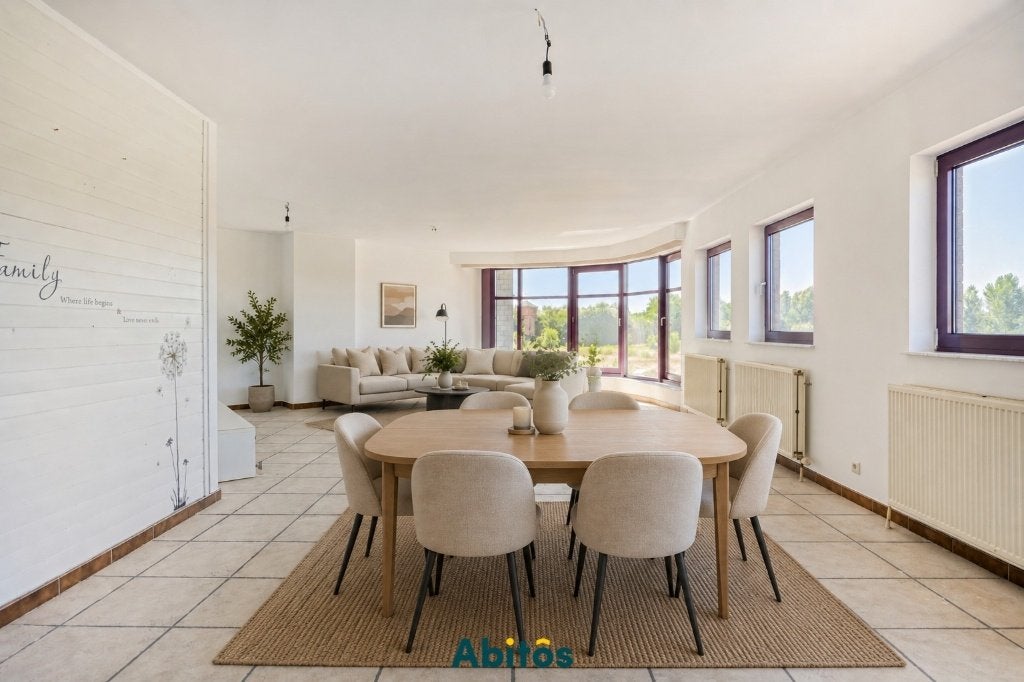 Ruim en lichtrijk appartement met 3 slaapkamers, 201 m², Moerbeke, Province de Flandre-Orientale, 172 kWh/m²/an