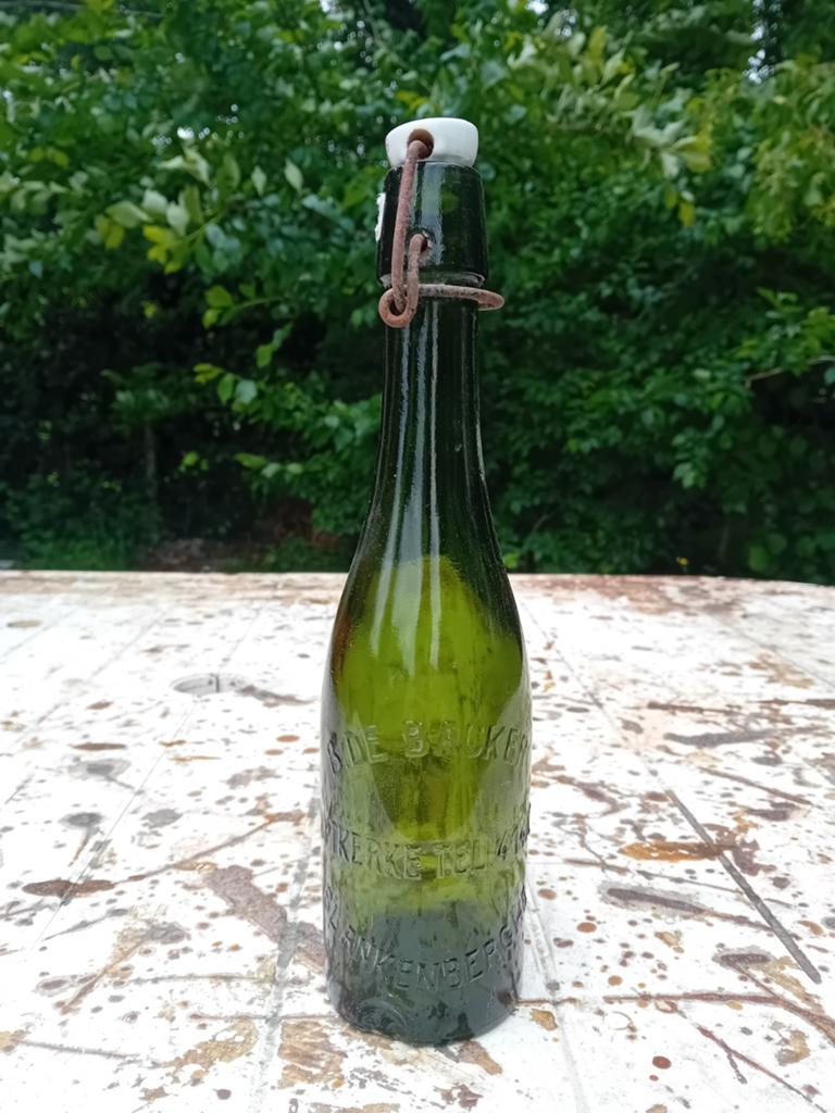 Oude bierfles brouwerij de Backer Uitkerke Blankenbergen, Ophalen of Verzenden