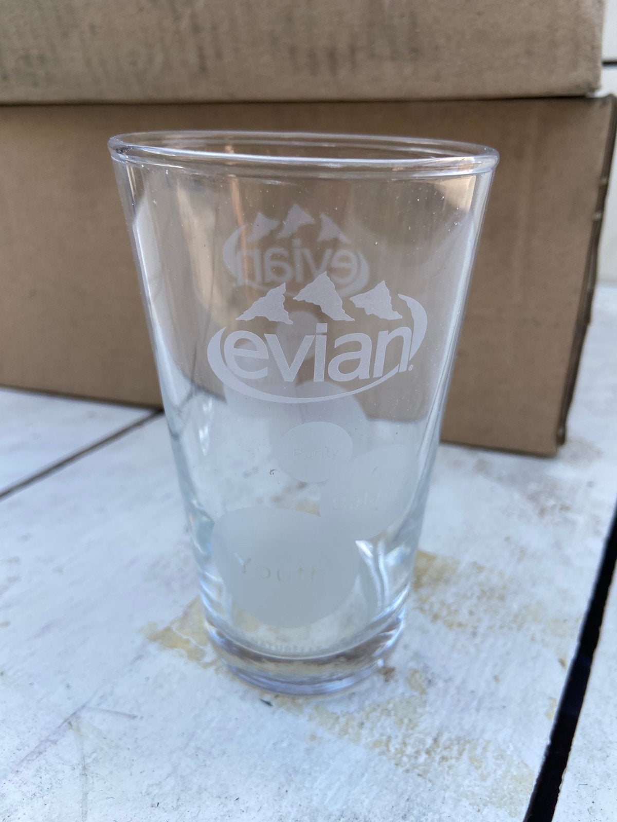 Verre à eau Evian - 24 pièces, Collections, Enlèvement, Comme neuf, Verre à eau