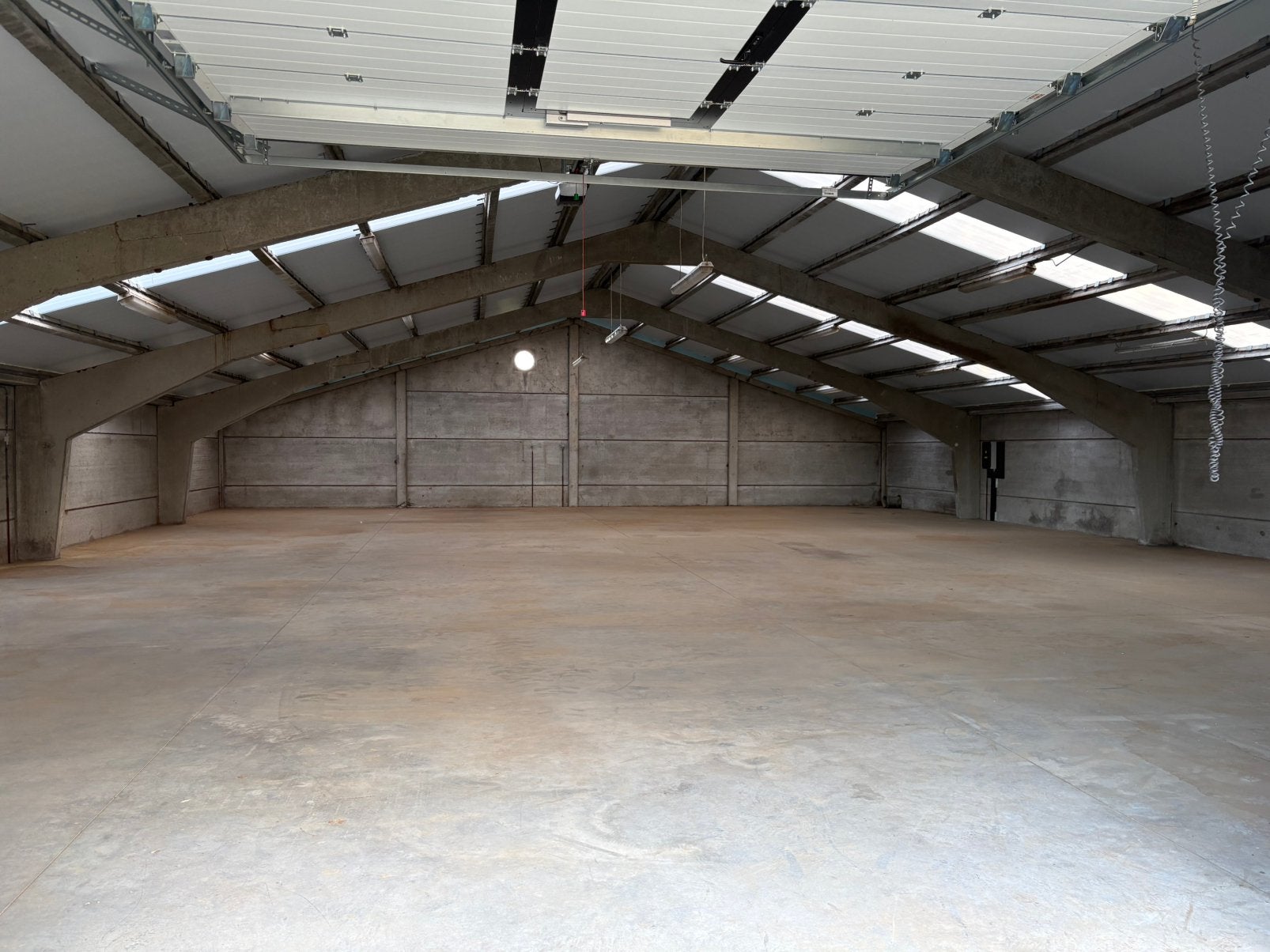 Loods te huur voor opslag (410m2), Huur