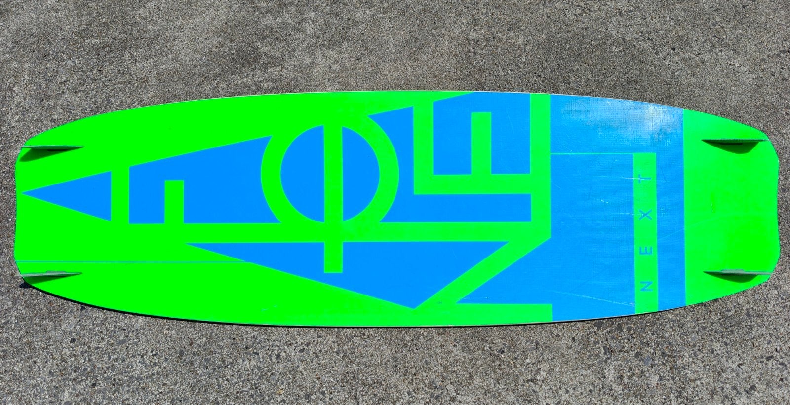 F-one Next Light Wind kiteboard - Goede staat, Twintip, Ophalen, Gebruikt, Kiteboard