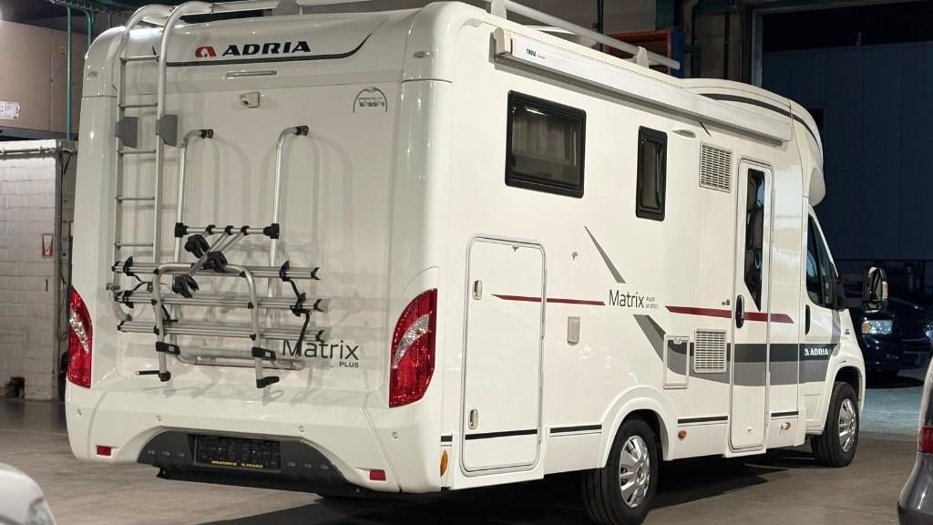 Adria Matrix Plus M 670SL bj. 2015 65000km 5-slaapplaatsen, Caravans en Kamperen, Mobilhomes, Hordeur, Fiat, Bedrijf, Elektrische opstap