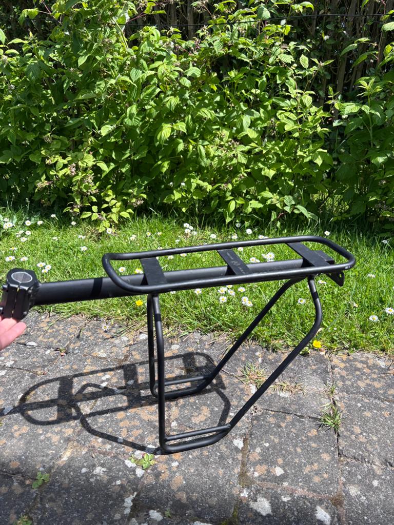 Porte bagages tige de selle btwin, Fietsen en Brommers, Fietsaccessoires | Bagagedragers, Ophalen, Zo goed als nieuw