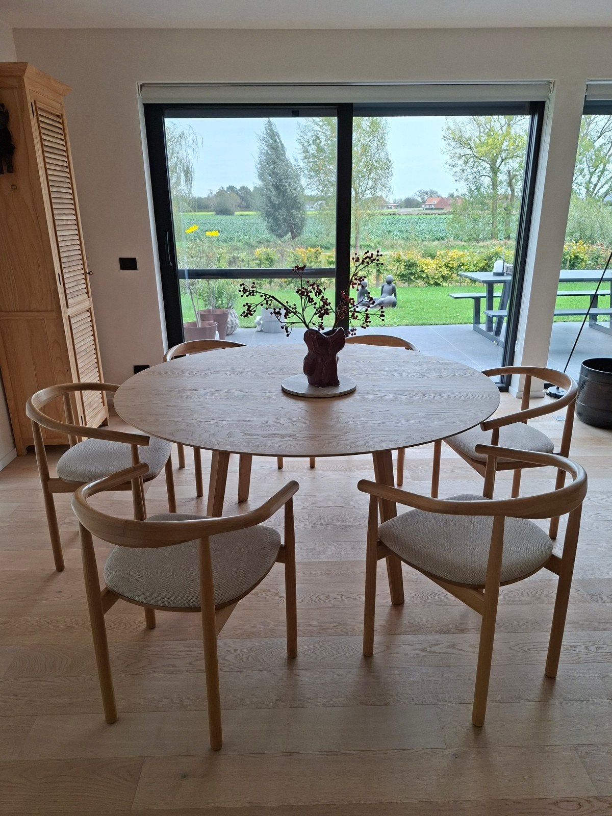 Massieve houten stoelen . Geen gebruiksporen . Als nieuw, Ophalen, Zo goed als nieuw, Modern