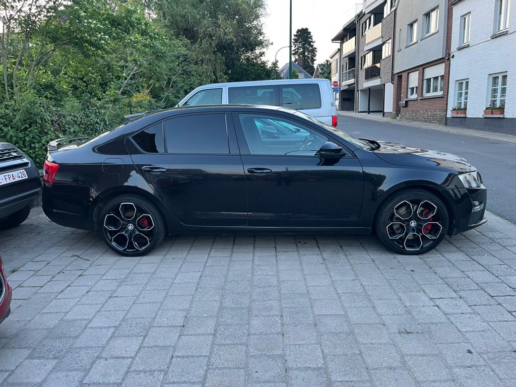 Skoda Octavia RS 2.0 tsi NE DÉMARRE PLUS‼️, Autos, Skoda, Cuir, Achat, Euro 6, Noir