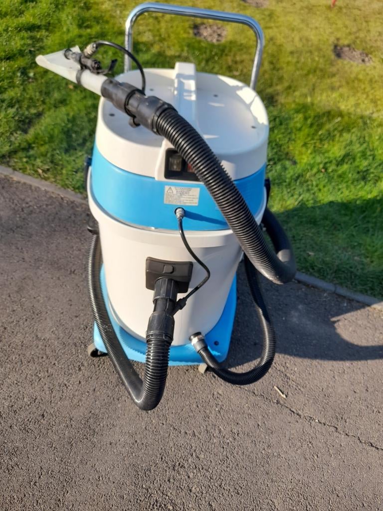 Aspirateur eau et poussière nettoyeur de sieges, Enlèvement