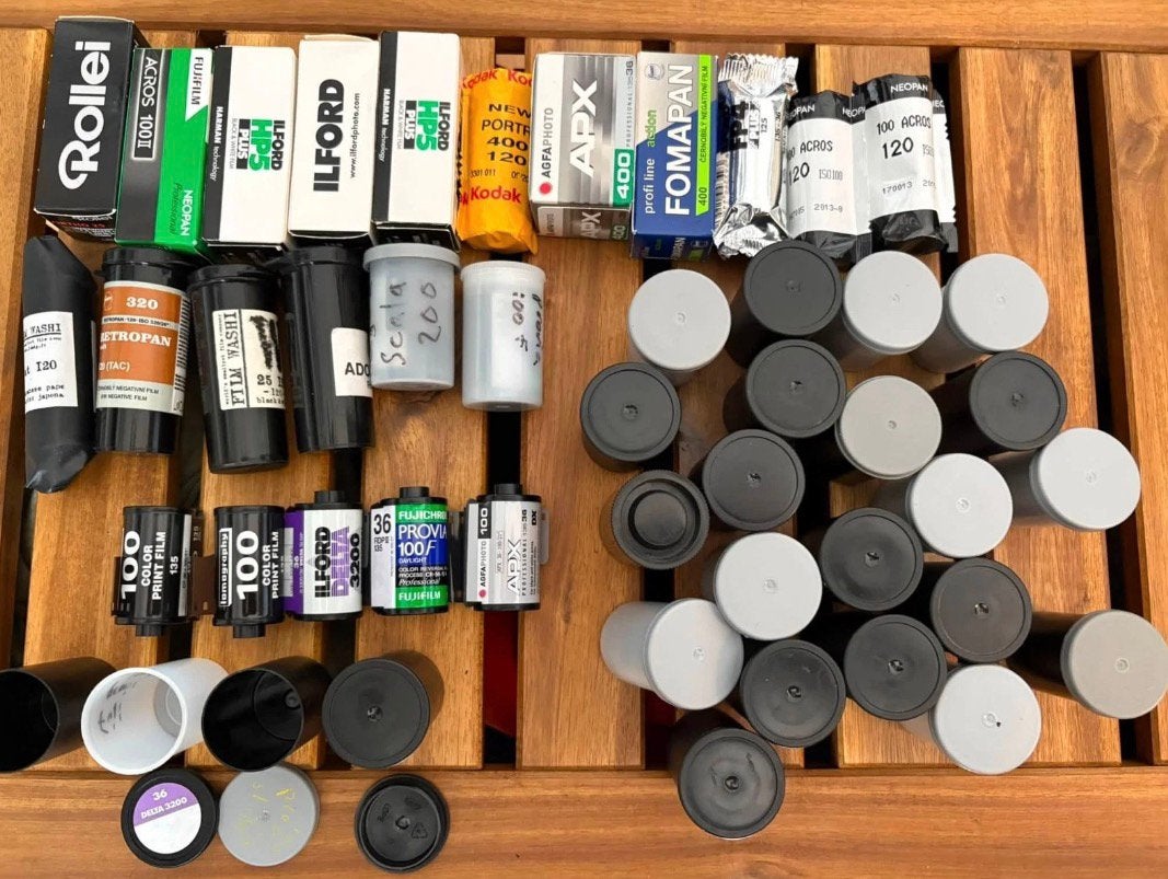 Lot de 42 pellicules 35 mm presque toutes périmées, Enlèvement ou Envoi, Neuf