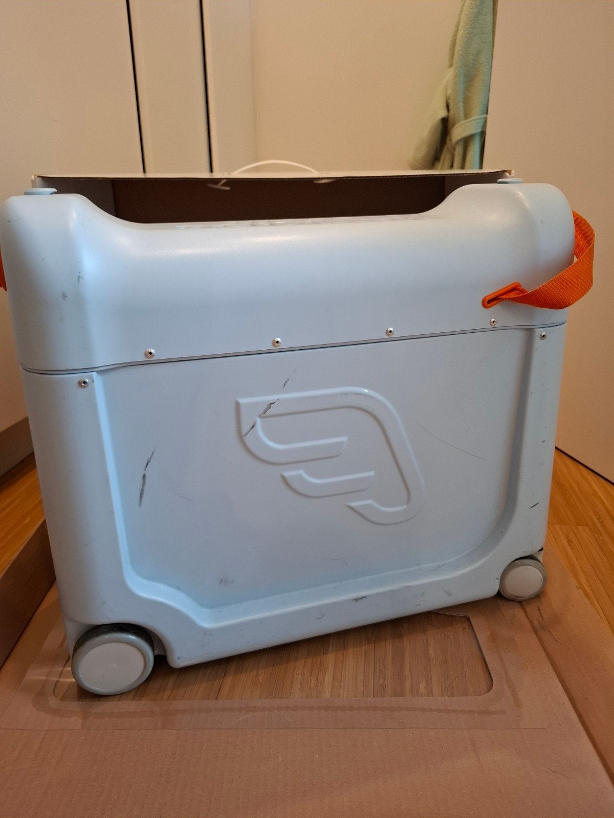 Kinderkoffer jetkids stokke, Ophalen