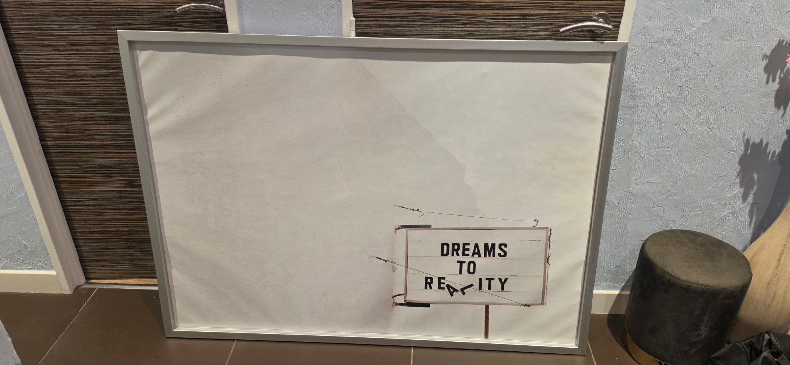 Très grand poster dreams to reality + cadre à donner!!, Collections, Enlèvement