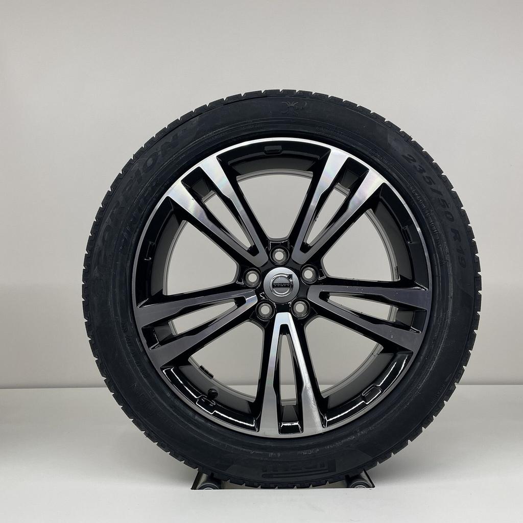 Volvo XC40 / V90CC - 19 inch - winterbanden NIEUW, 19 inch, Banden en Velgen, Nieuw, 235 mm