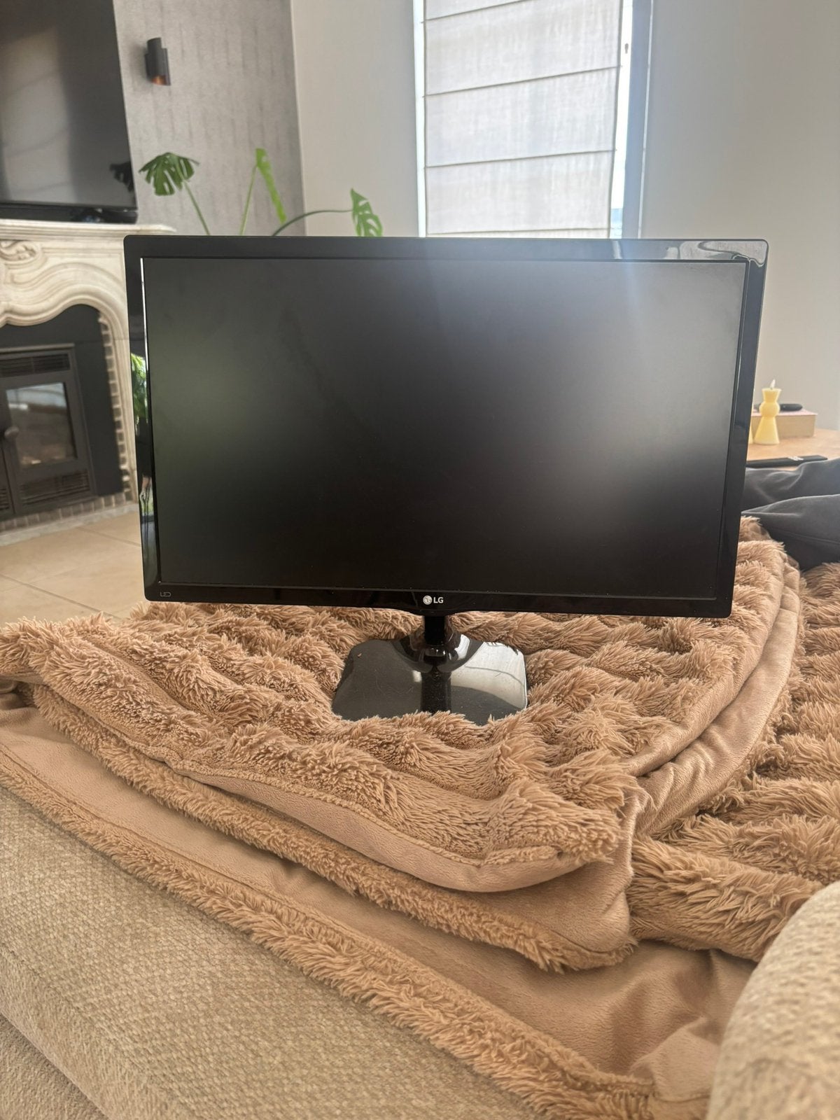LG 24” scherm, Computers en Software, Ophalen, Zo goed als nieuw, HD, HDMI