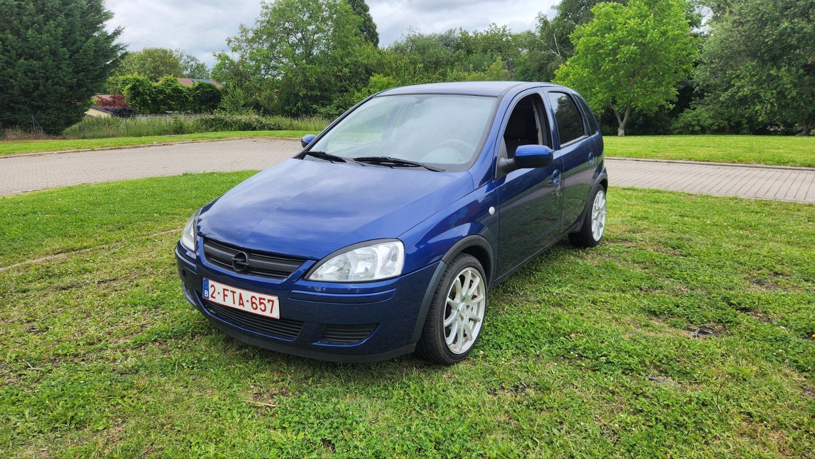 Opel corsa 

-123000 km
-1300 cdti
-51kw
-vitre électrique, Particulier, Corsa, Électrique, Verrouillage central