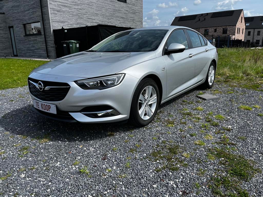 Opel Insignia 1.5 T  Benzine 140 pk vele optie’s, Voorwielaandrijving, Euro 6, Dealer onderhouden, Zilver of Grijs
