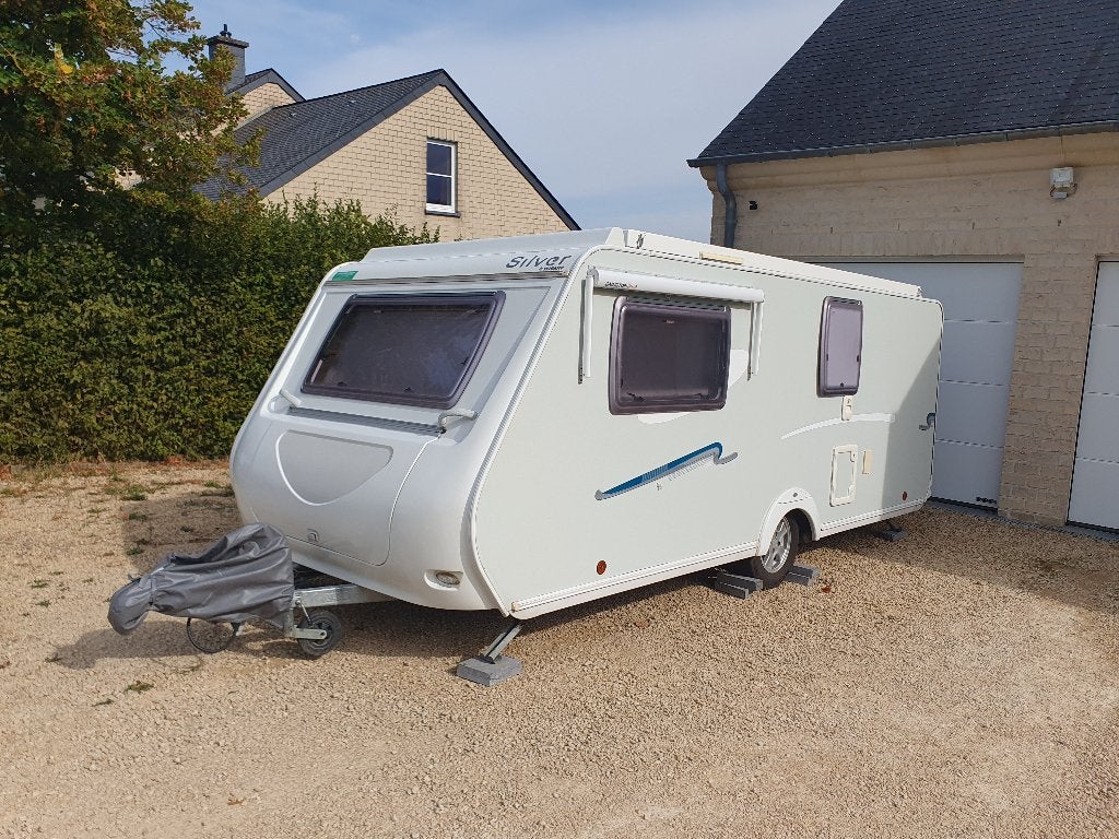 Prachtige Trigano Silver Edition  430 LJ, Caravans en Kamperen, Trigano, 2 aparte bedden, Particulier, 5 tot 6 meter