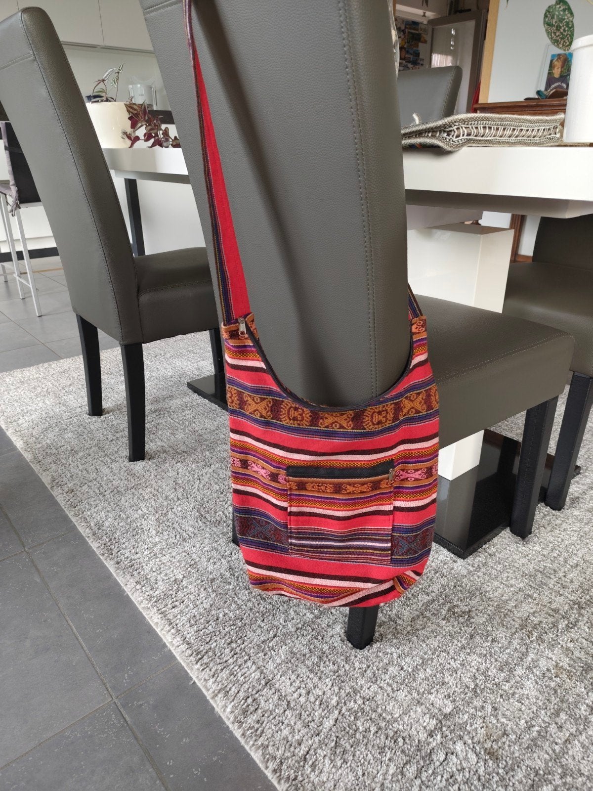 Sac à bandoulière péruvien., Enlèvement