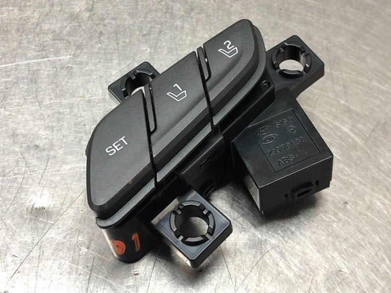 COMMANDE DE REGLAGE DE SIEGE i30 Fastback (PDEBA / PEDBC), Utilisé, Hyundai