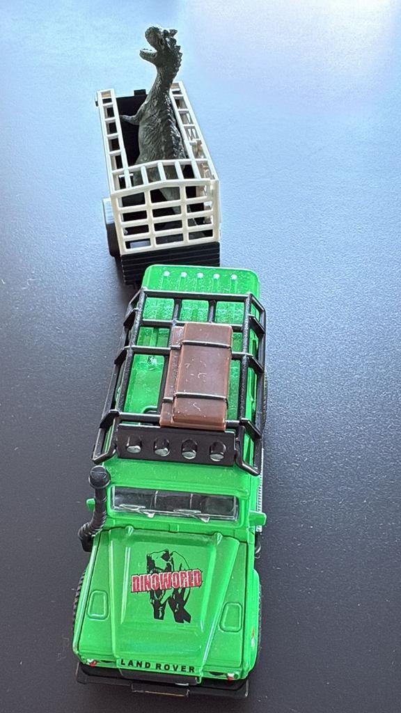 Jeep met aanhanger en dino, Ophalen