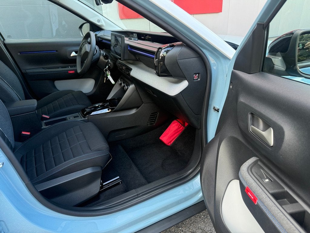 Citroën C3 NEW eC3 PLUS ELEKTRISCH (automatique), 113 ch, Noir, 5 portes, 5 places