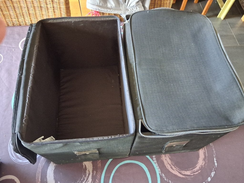 2 bacs de rangement noirs zippés pour CD, DVD..., Maison & Meubles, Enlèvement ou Envoi, 25 à 75 disques, Synthétique, Utilisé