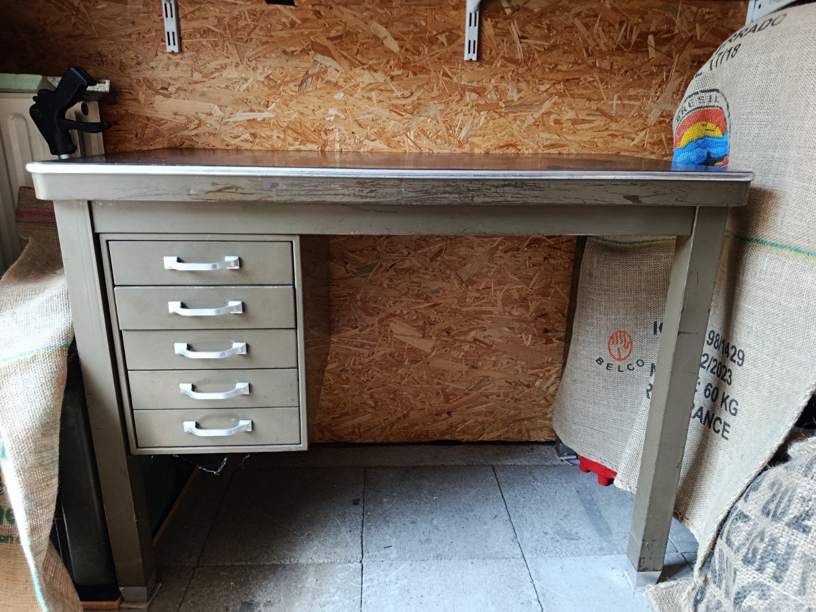 Bureau Métallique ex gendarmerie, Enlèvement