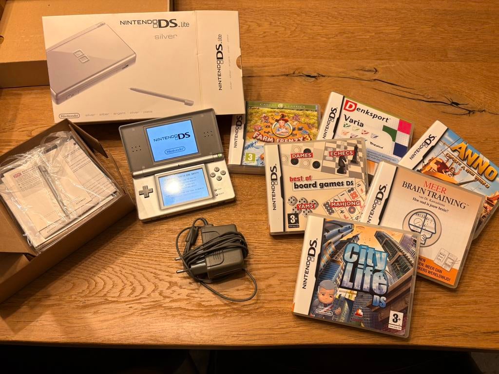 Nintendo DS Lite silver + 6 jeux étui et boîte d'origine, 1 joueur, À partir de 7 ans, Comme neuf, Enlèvement