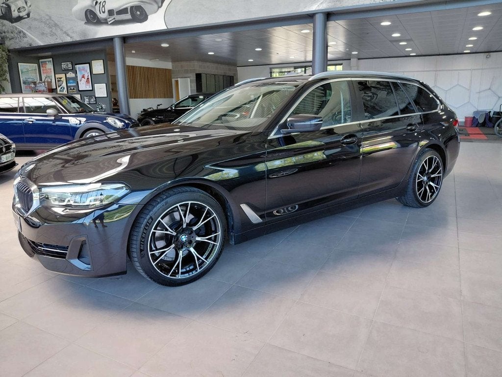 BMW 5 Serie 518 FACE LIFT. 33000KM. 1 EIG. SPORTZETELS. 19 I, Achterwielaandrijving, 4 cilinders, 136 pk, Leder