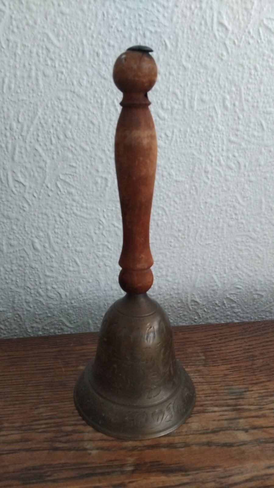 Cloche en cuivre avec le manche en bois., Antiquités & Art, Enlèvement ou Envoi, Cuivre