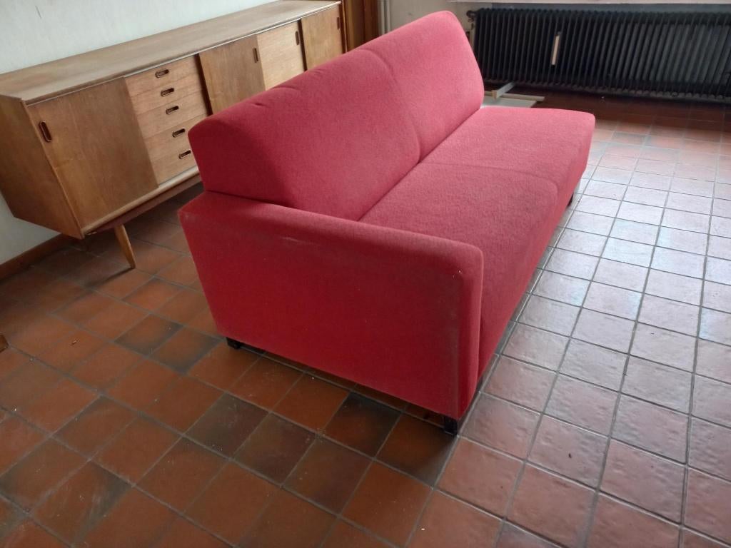 Rode stoffen zetel, Huis en Inrichting, Ophalen, Driepersoons, Rechte bank