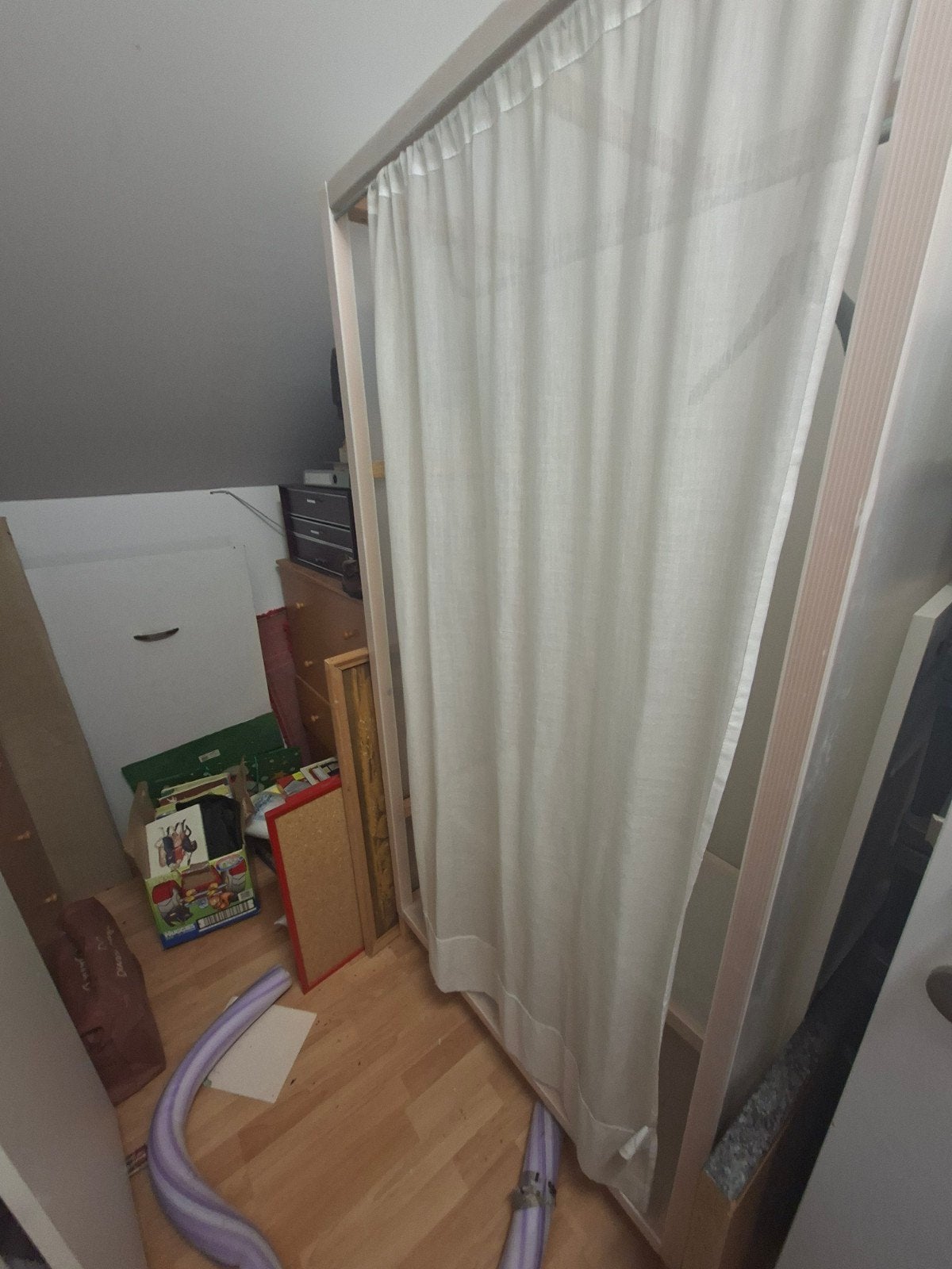 kledingrek in hout met plastieken wanden, Huis en Inrichting, Ophalen, Gebruikt, Met hangruimte