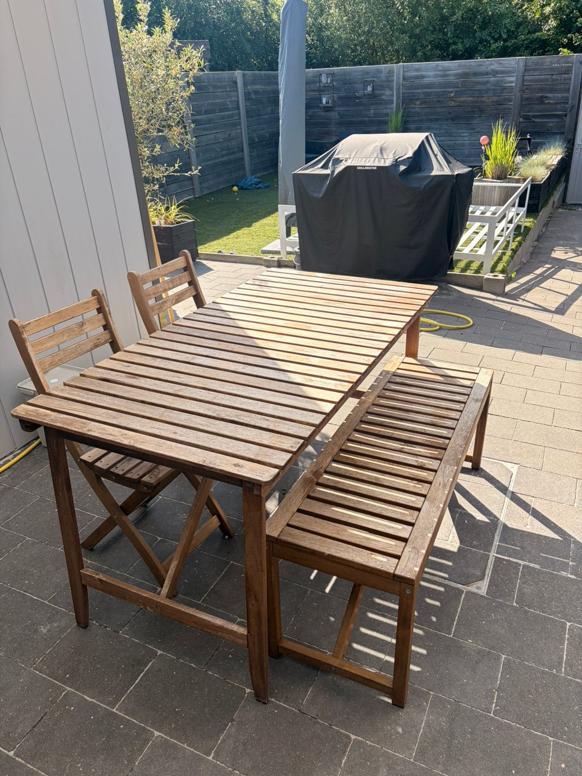 Houten buitentafel met zitbank en 2 stoelen, Ophalen, Gebruikt, Hout