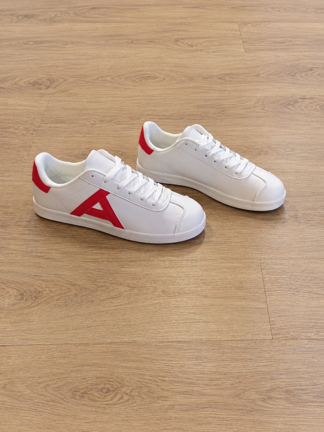 Witte sneakers met rode details – Maat 39 Nieuw!, Ophalen, Schoenen