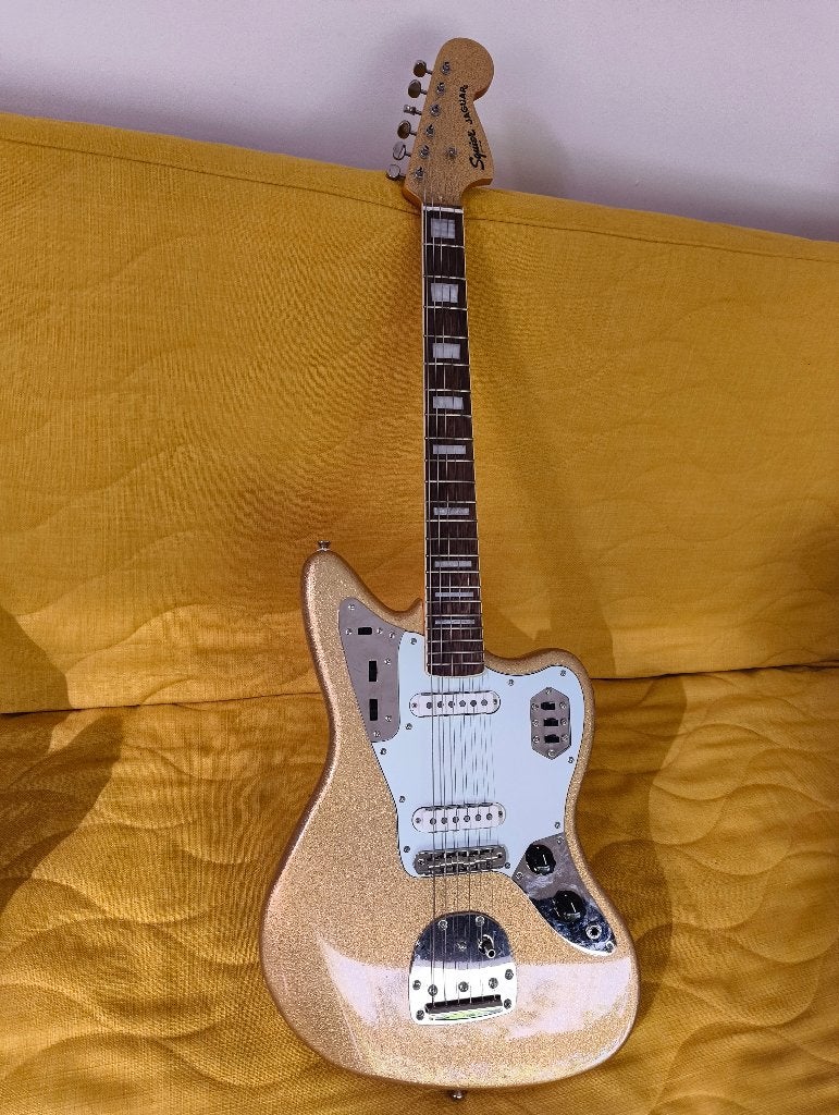 Squier Jaguar Classic Vibe FSR Gold Sparkle, Muziek en Instrumenten, Ophalen, Zo goed als nieuw, Solid body, Overige merken