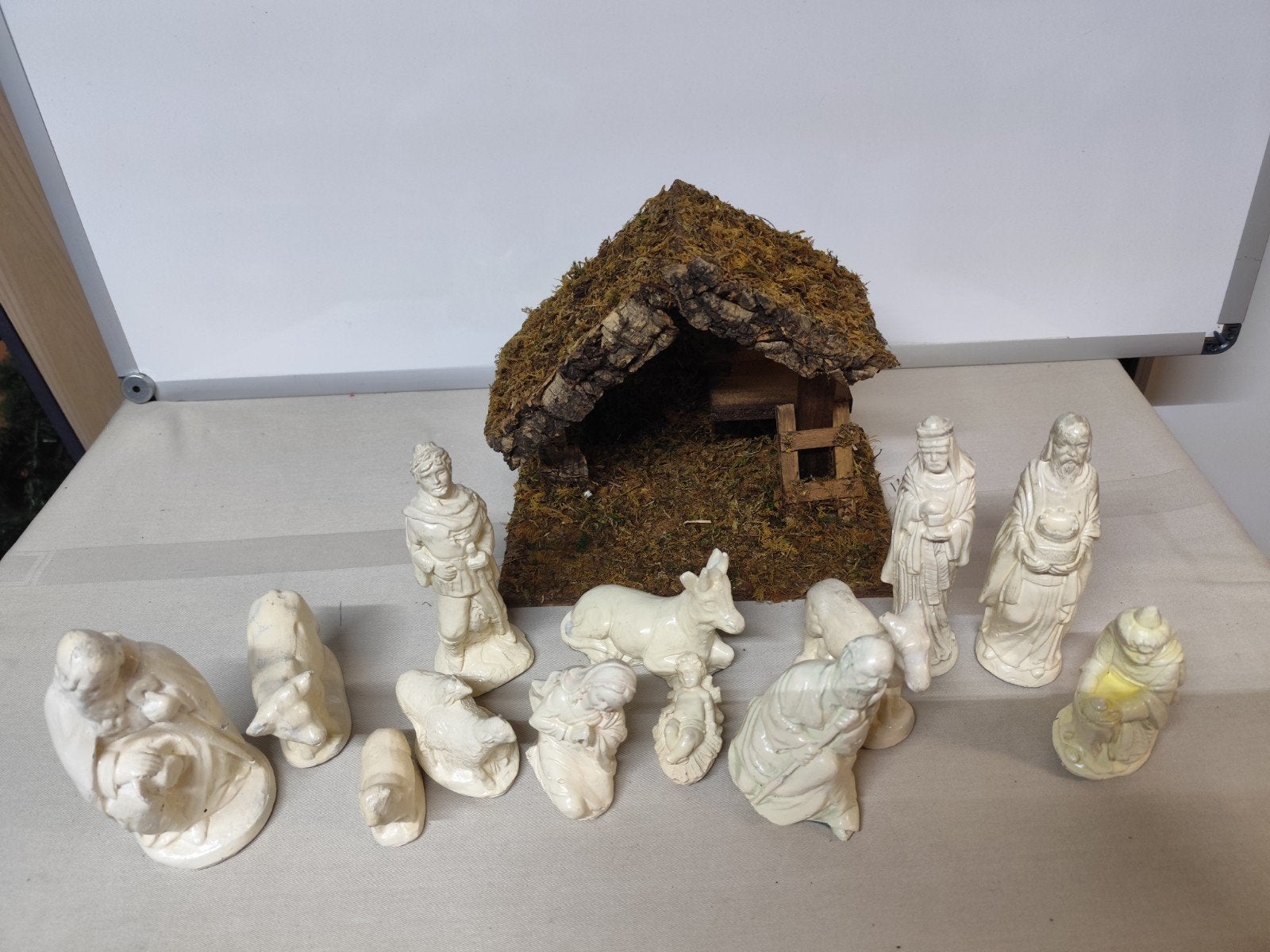 Kerststal met 13 beelden., Diversen, Ophalen