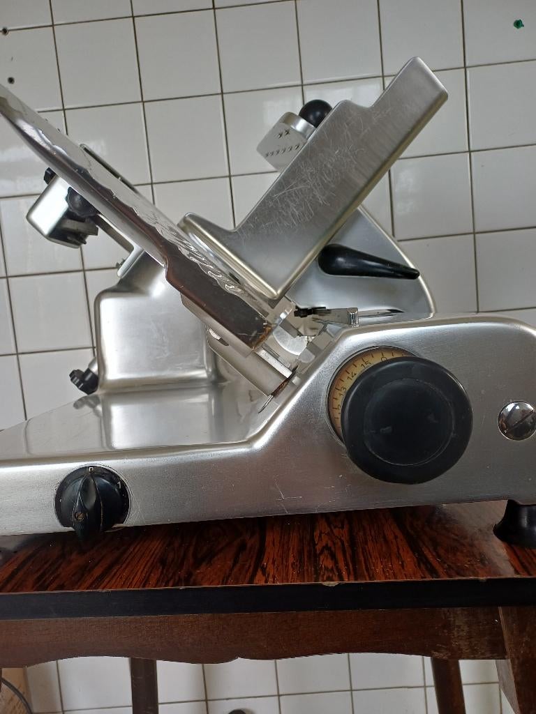 vleessnijmachine, Ophalen