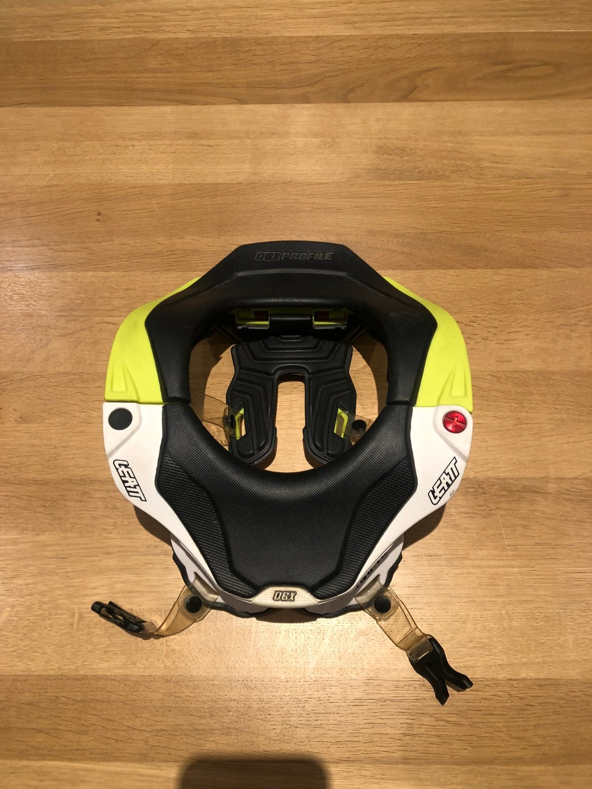 Nekbeschermer Leatt dbx five five, Enlèvement, Comme neuf