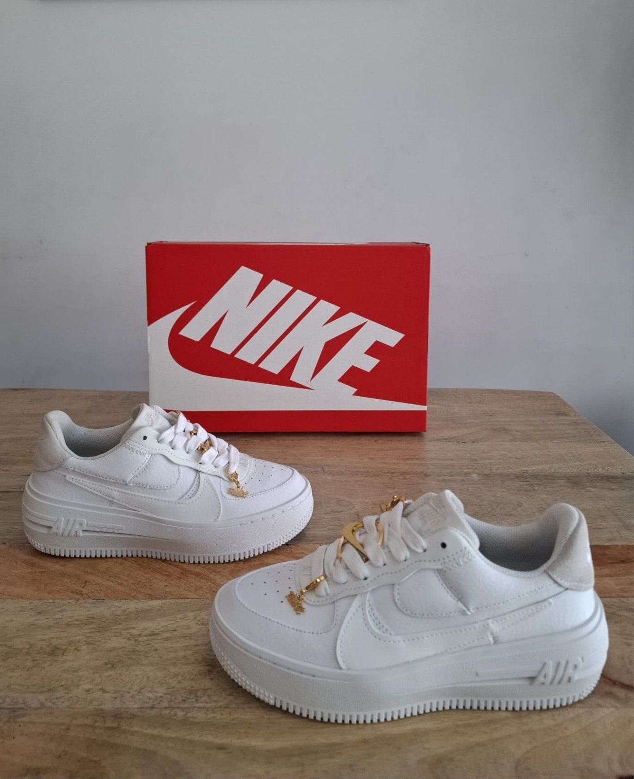 Nike Air Force 1 low speciaal model!, Kleding | Dames, Schoenen, Wit, Nike, Ophalen of Verzenden, Zo goed als nieuw