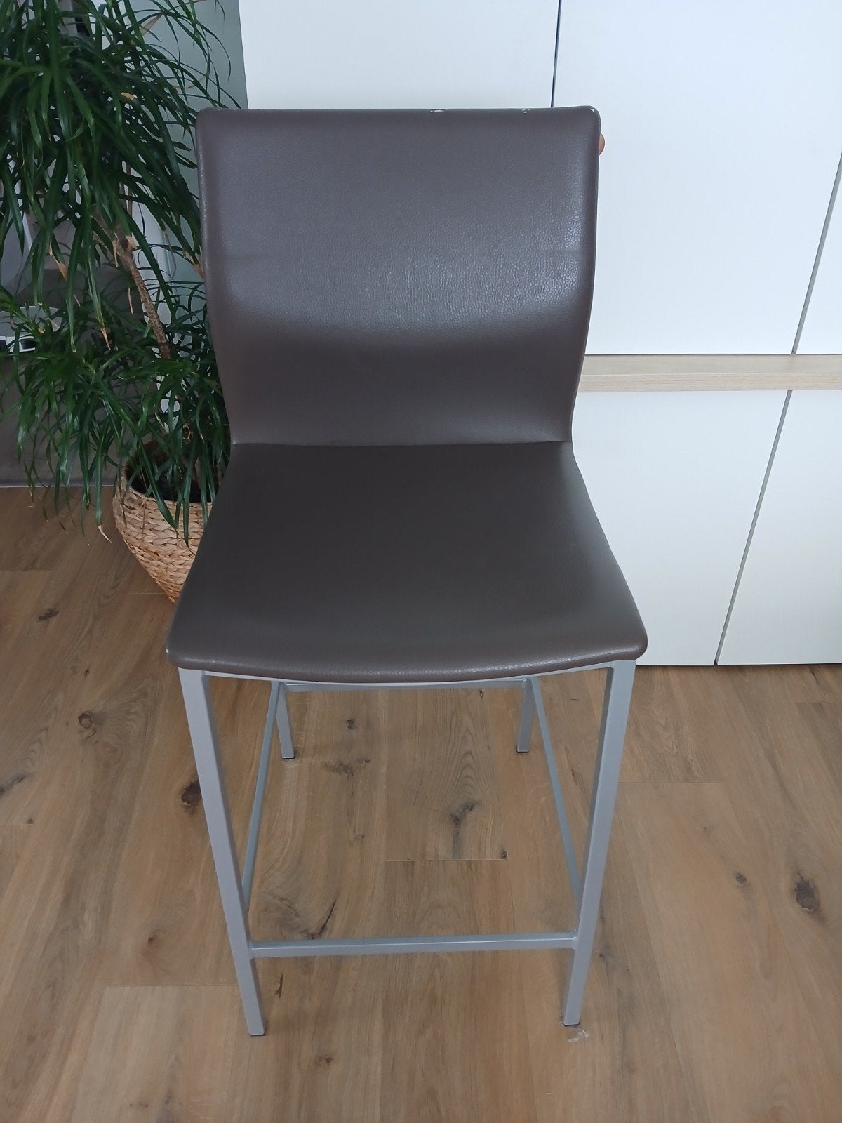 4 barkrukken  /  barstoelen, Ophalen
