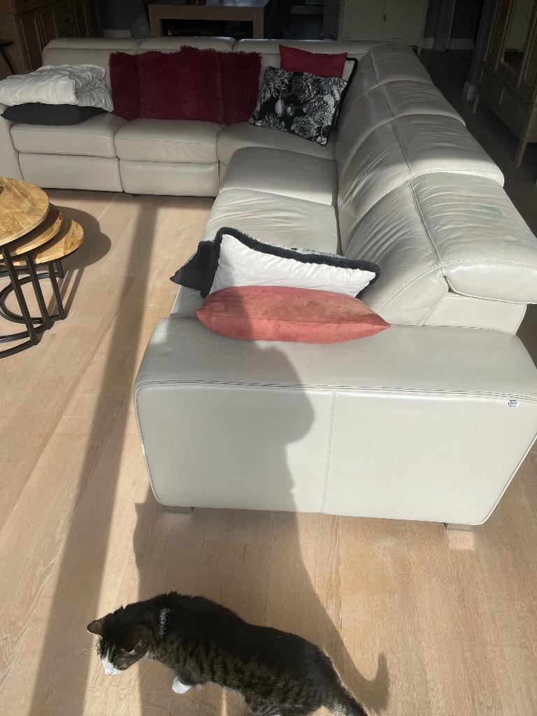 Gratis Gebroken witte leren zetel met gebruiksporen, Huis en Inrichting, Ophalen, Gebruikt, Hoekbank, 300 cm of meer
