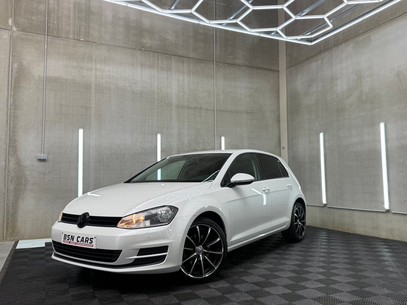 VOLKSWAGEN GOLF 7/CRUISE/PARKSENSOR/ZETELVRWRMNG/GARANTIE, Auto's, Voorwielaandrijving, Stof, https://public.car-pass.be/vhr/72d7d157-c131-450b-9c1b-99955e3a1418
