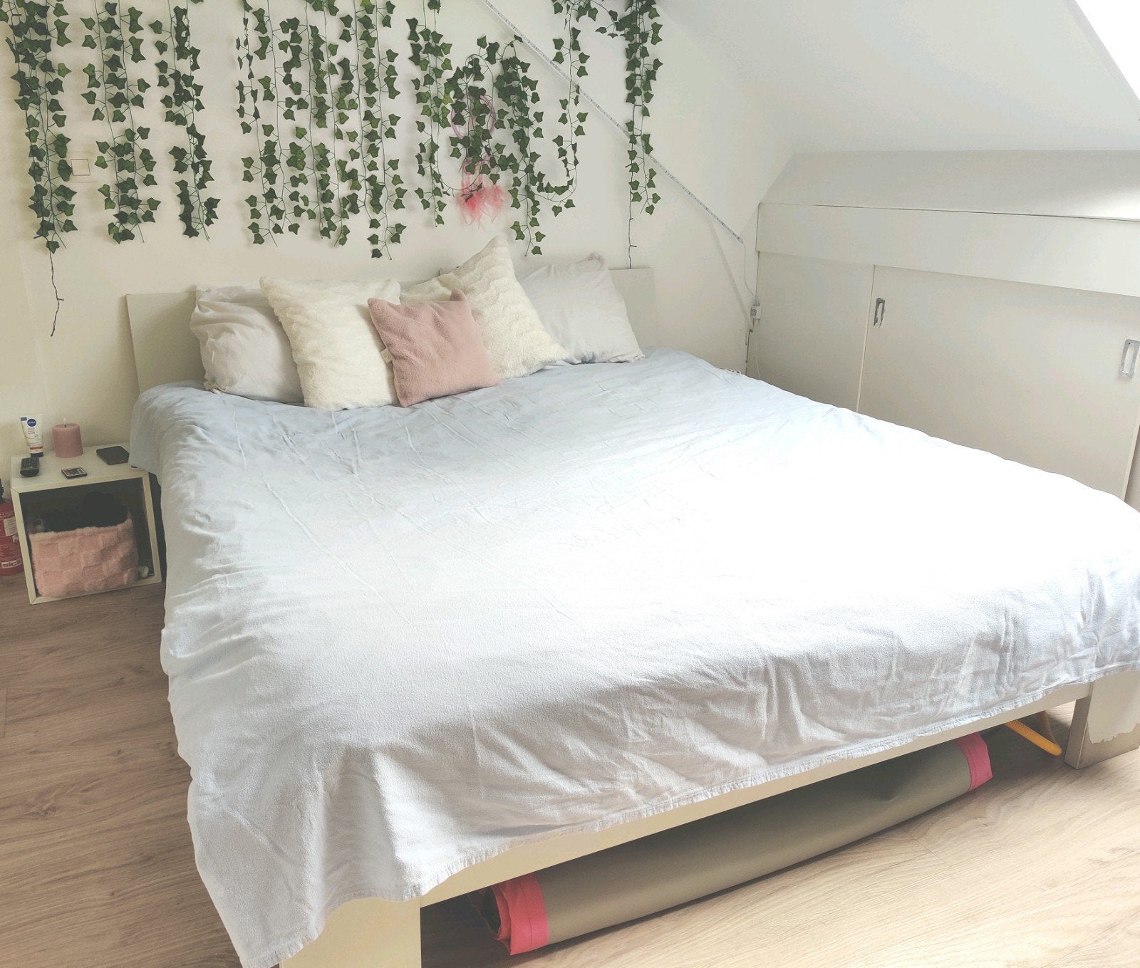 gratis wit bed (180x200) met Auping lattenbodem (elektrisch), Huis en Inrichting, Slaapkamer | Bedden, Ophalen, Wit, Verstelbaar