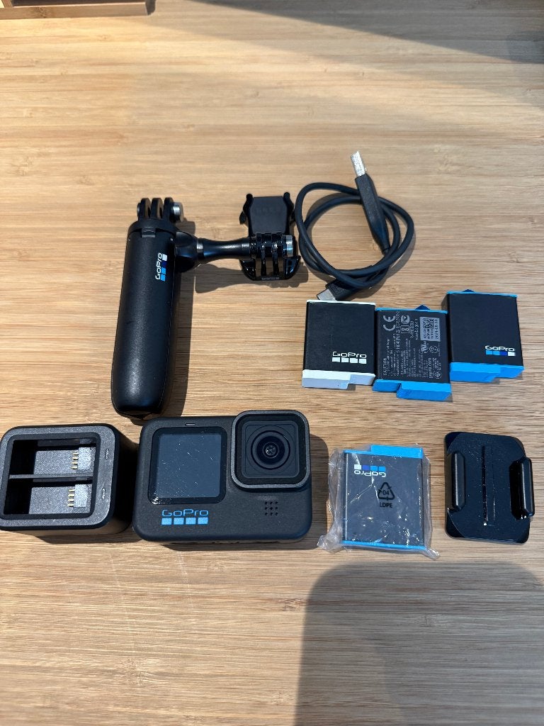 GoPro Hero 10 + 4 batteries, Audio, Tv en Foto, Ophalen, Gebruikt, GoPro