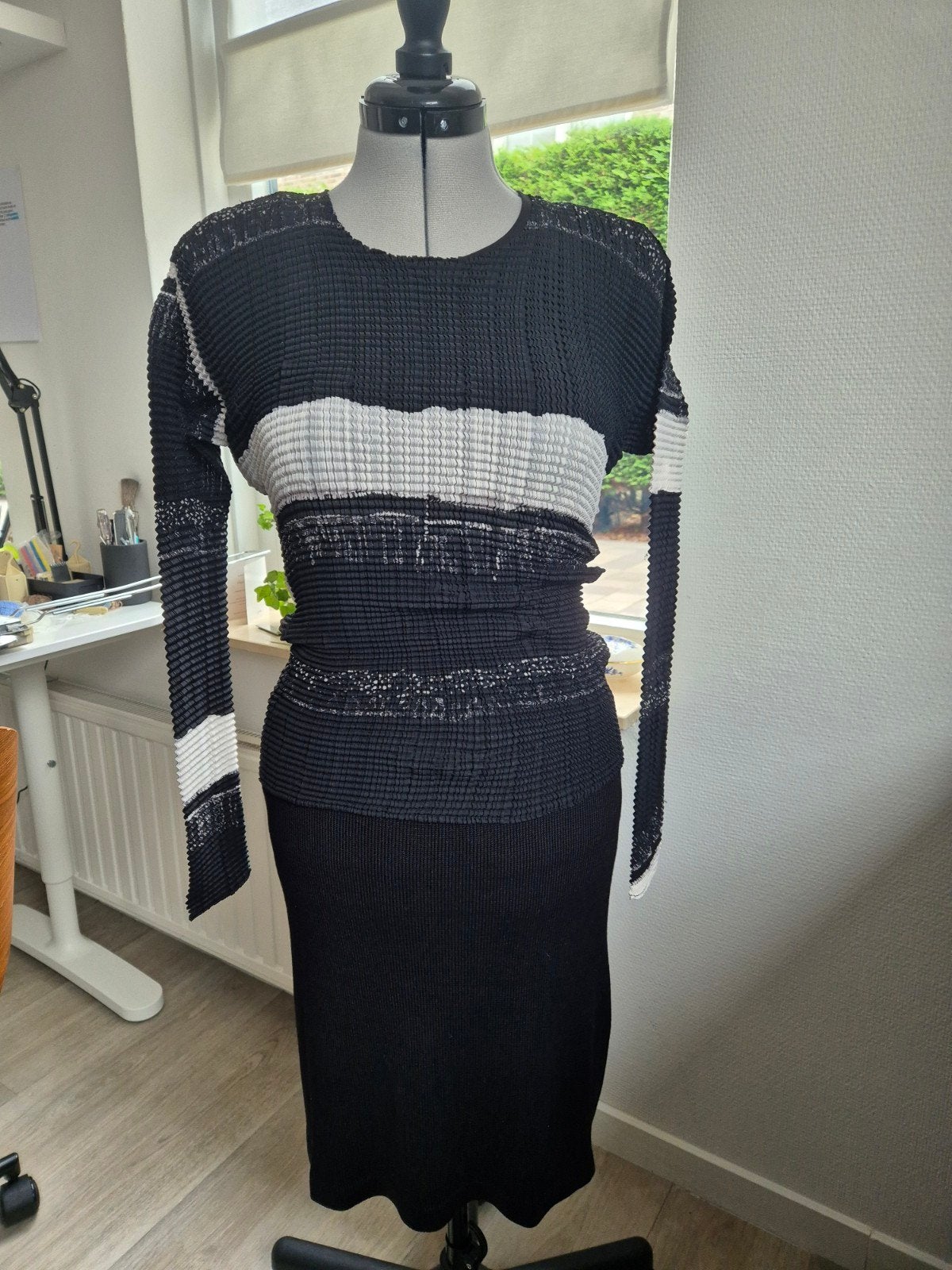 Blouse noire Issey Miyake à plis, s'il vous plaît, Enlèvement ou Envoi, Comme neuf, Taille 36 (S)