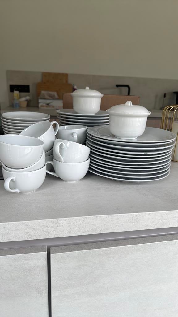 Service de cuisine blanc moderne, Enlèvement, Comme neuf, Porcelaine, Assiettes(s)
