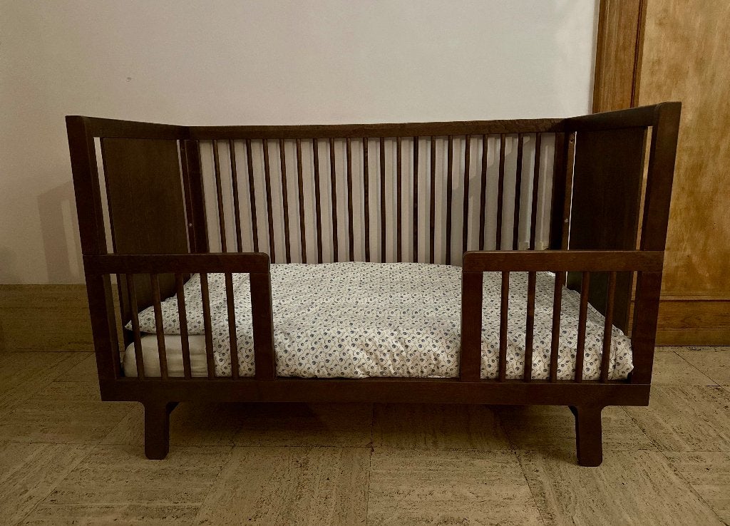 Oeuf Sparrow ledikant incl. matras 70x140 cm - Dark Walnut, 70 tot 85 cm, 140 tot 160 cm, Zo goed als nieuw, Ophalen
