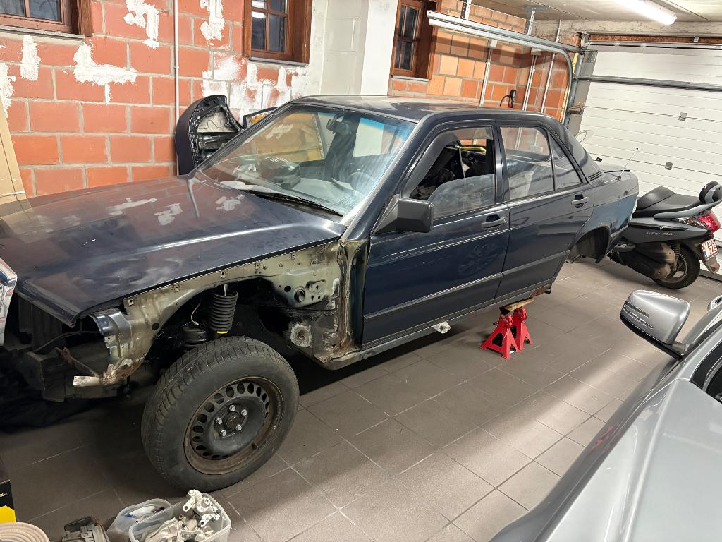 Mercedes 190d oldtimer project 1988, Auto's, Oldtimers, Particulier, Mercedes-Benz, Diesel, Handgeschakeld, Ophalen